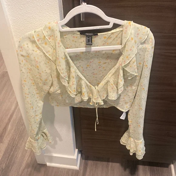 New condition, summer crop top - Picture 1 of 5